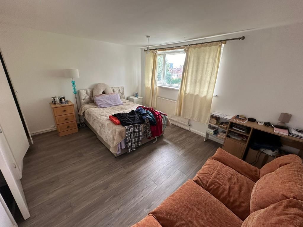 Property photo 3 of 6 Bedroom