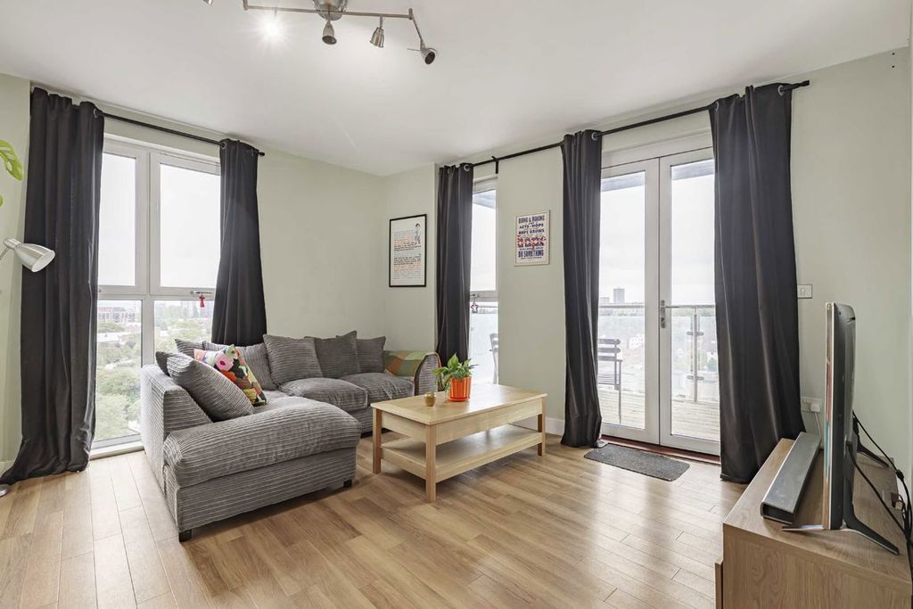 Property photo 2 of 10