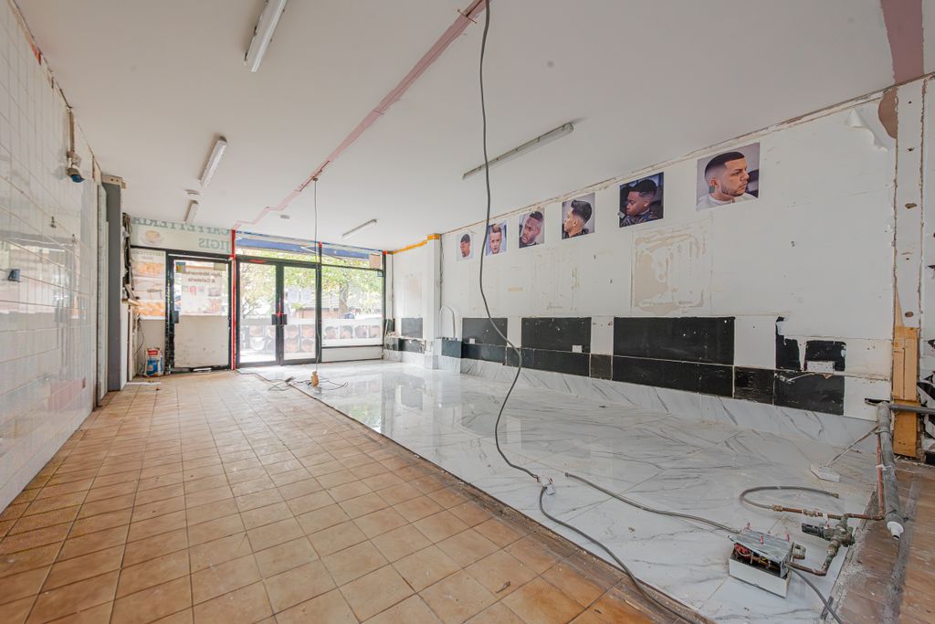 Property photo 2 of 9 Holloway Road 320-002