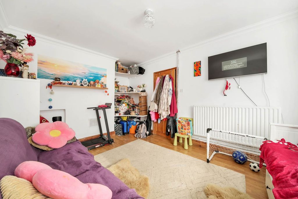 Property photo 3 of 12