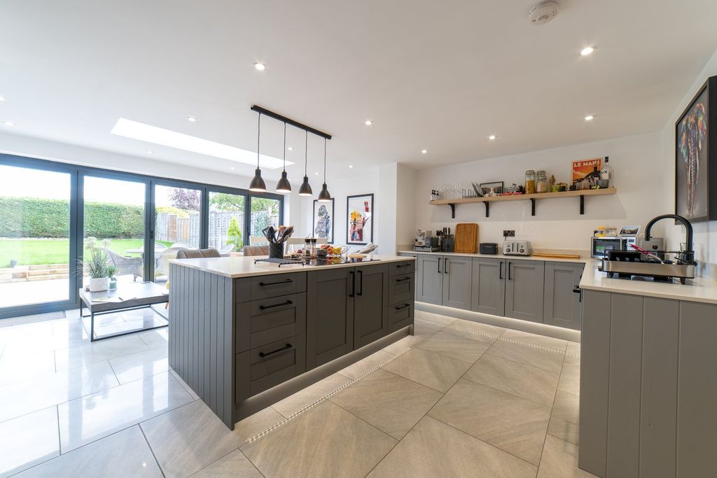 Property photo 3 of 19