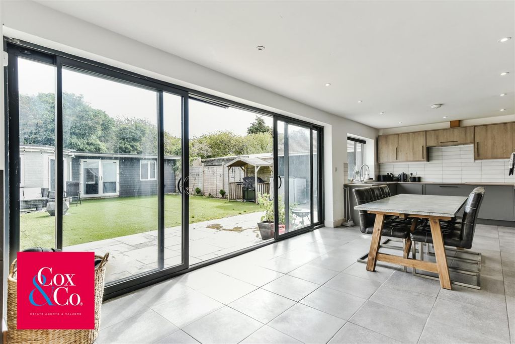 Property photo 2 of 16 81O_8860.Jpg