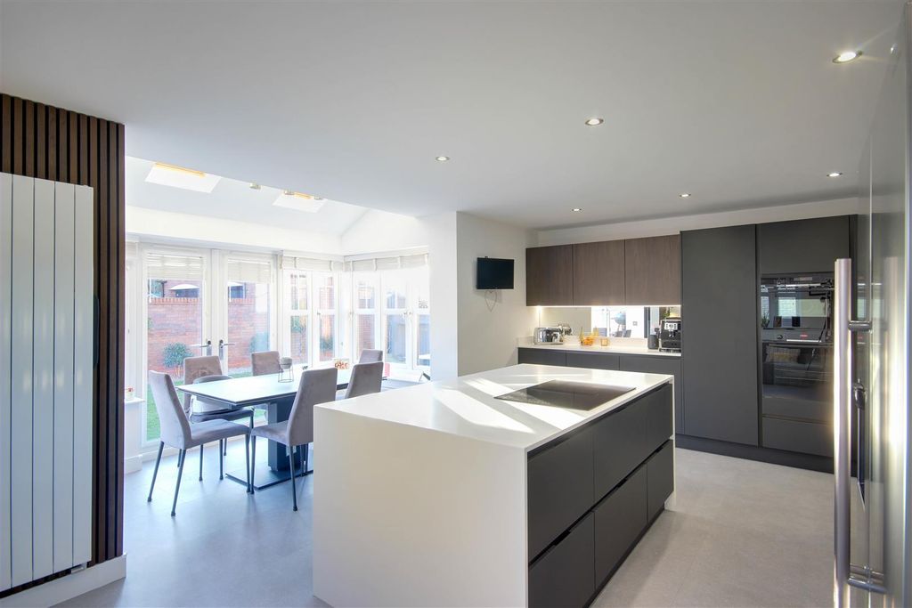 Property photo 2 of 27 Open Plan Kitchen