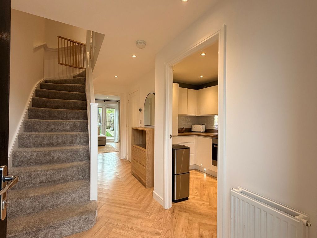 Property photo 2 of 18 Hallway