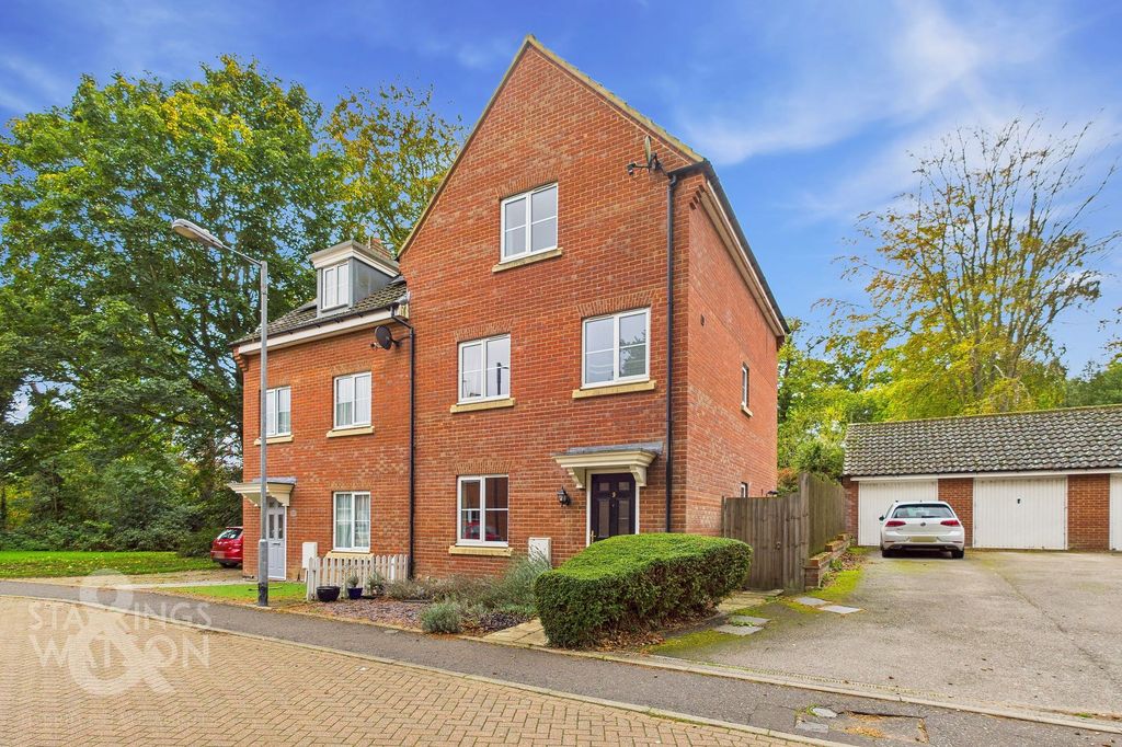 Property photo 2 of 27