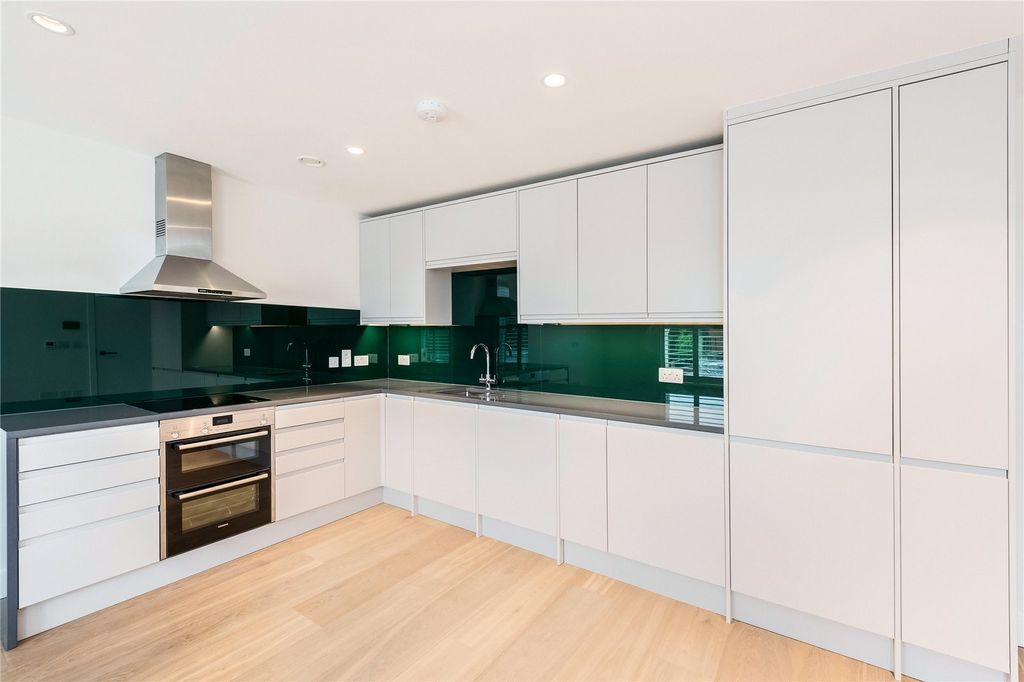 Property photo 3 of 7 Kitchen