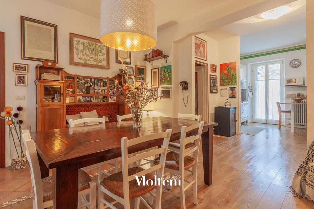 Property photo 2 of 36