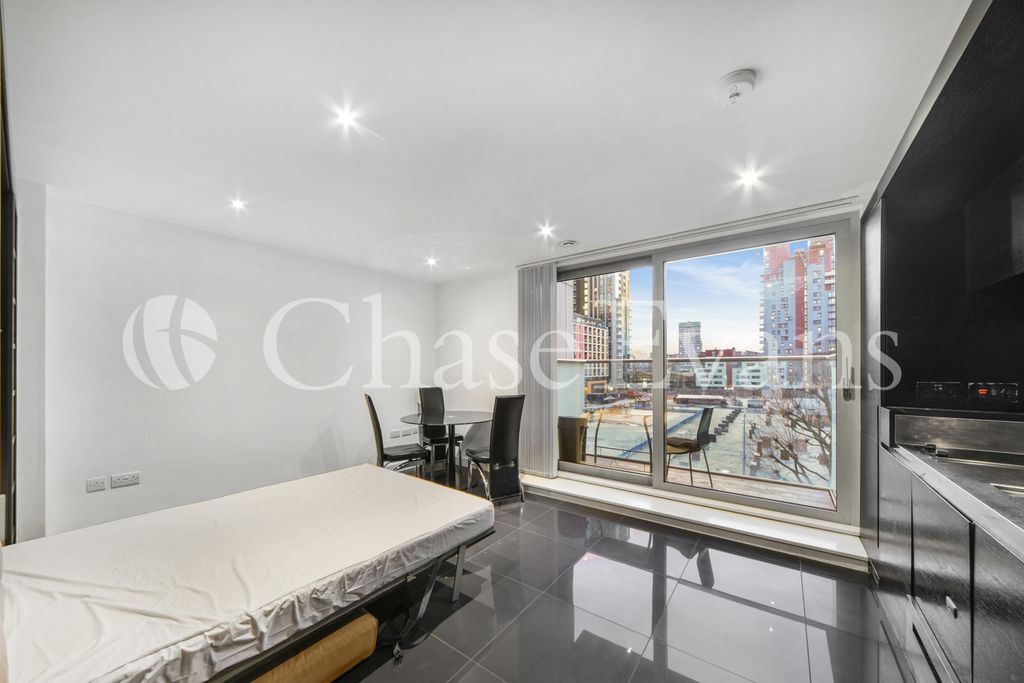 Property photo 3 of 12 West Tower, Pan Peni