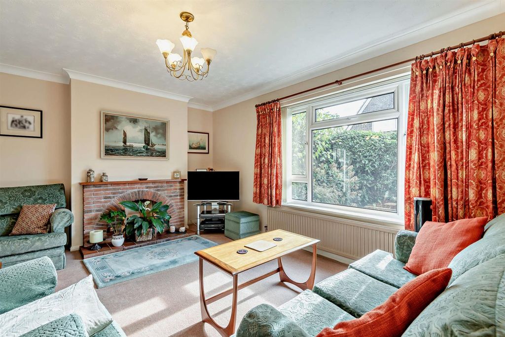 Property photo 3 of 19 8667771-Interior01-800.Jpg