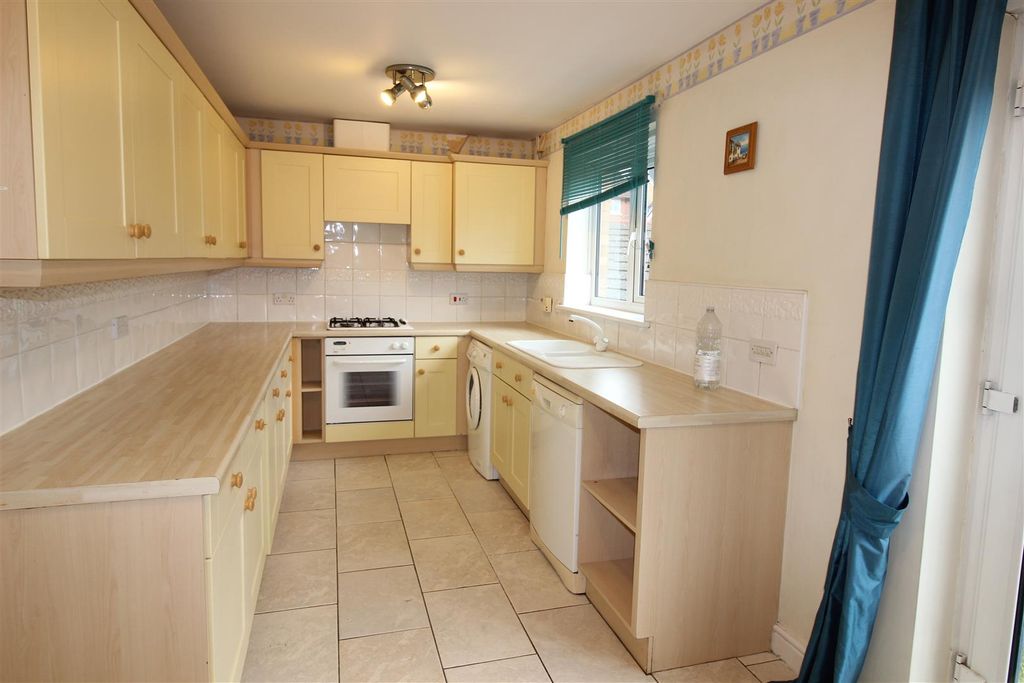 Property photo 2 of 21 Dining/ Kitchen