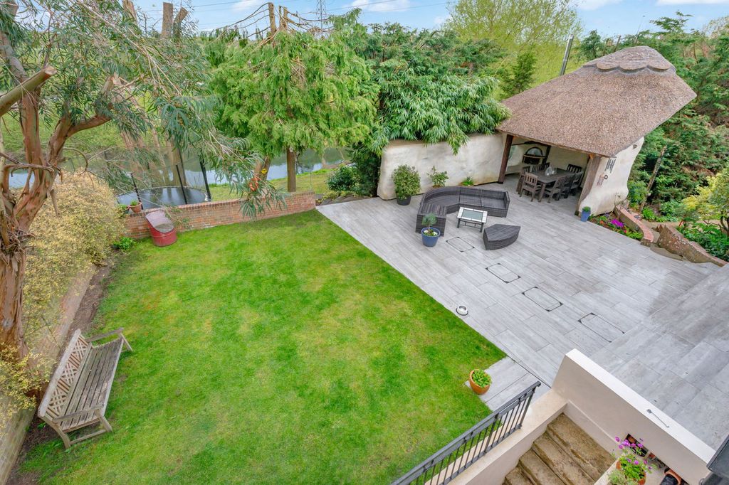 Property photo 3 of 39