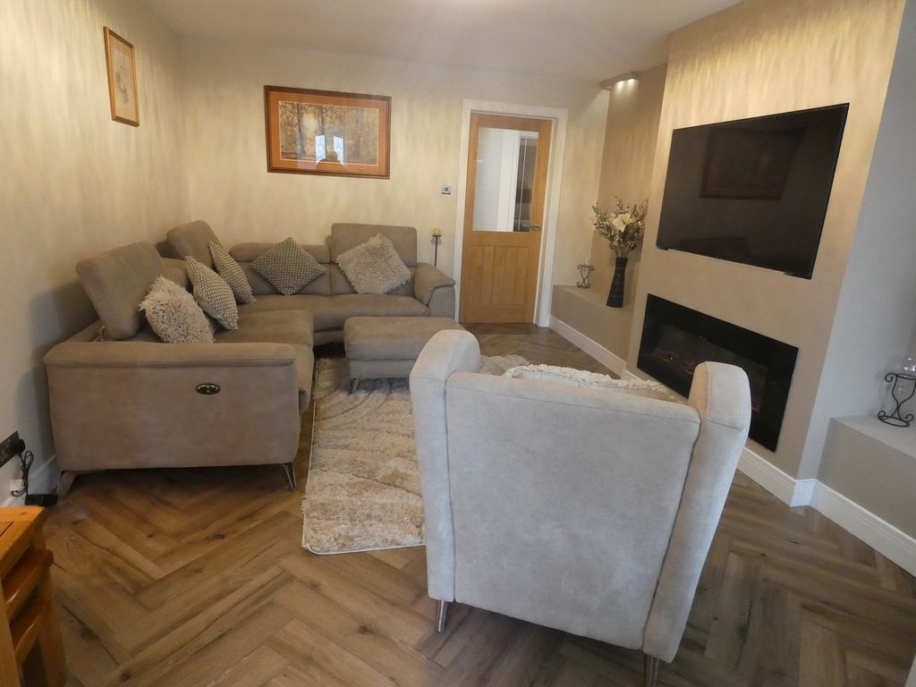 Property photo 2 of 17 Lounge