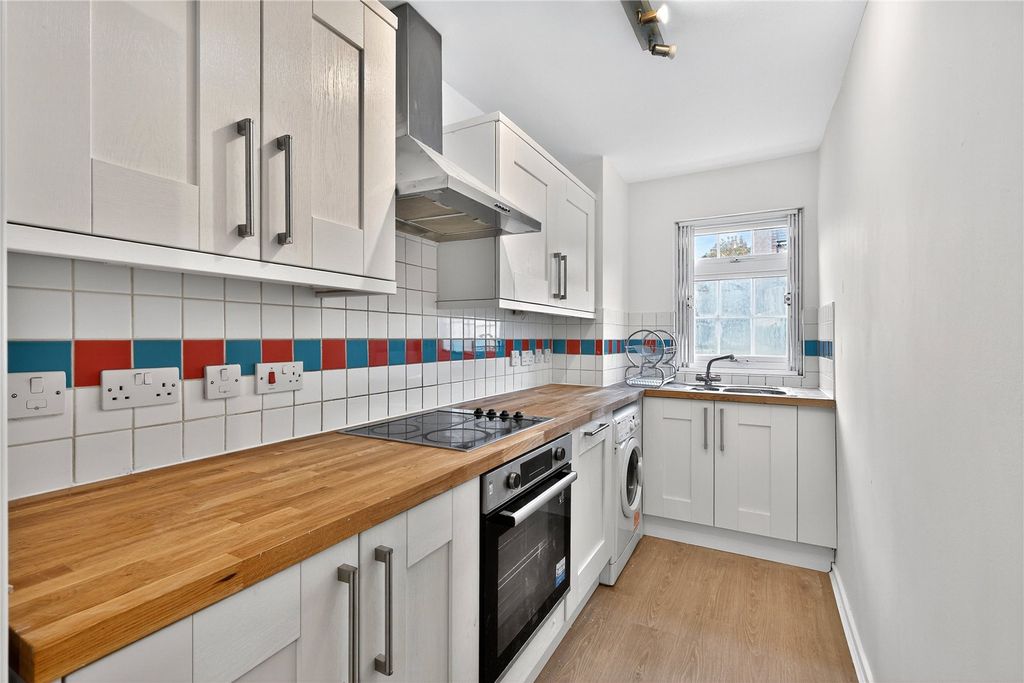 Property photo 2 of 11 Kitchen