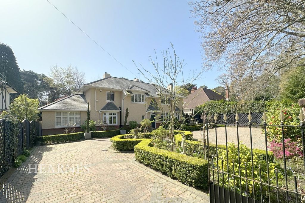Property photo 1 of 52