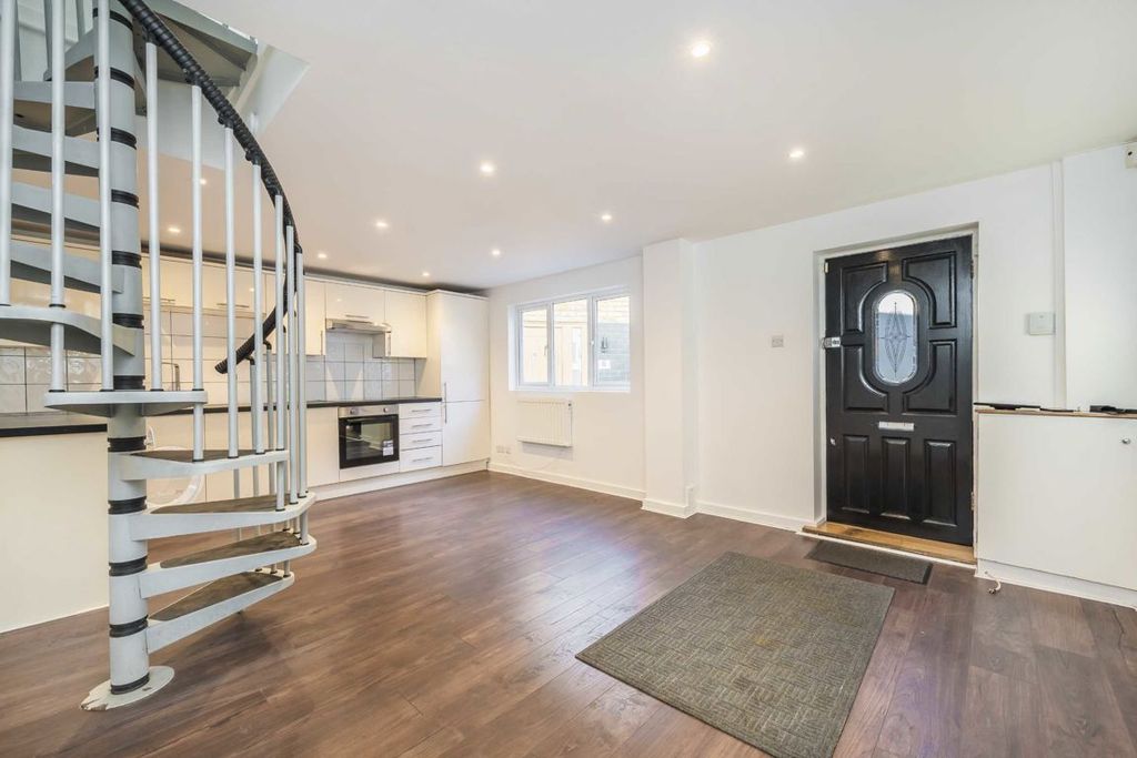 Property photo 1 of 5