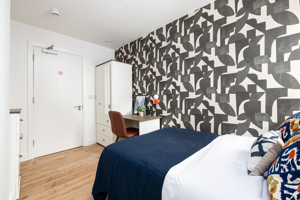 Property photo 1 of 8 A Stylish Double Bedroom Featuring A Cozy Bed With...