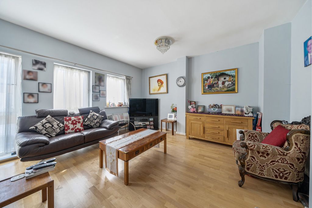 Property photo 3 of 19 1335932-15-6899Be...