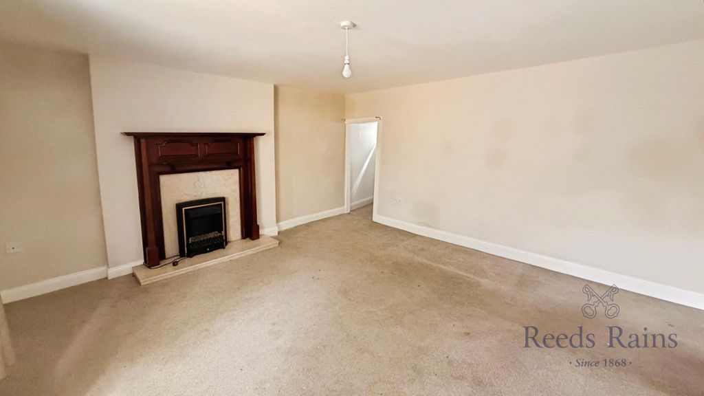 Property photo 3 of 11 Lounge