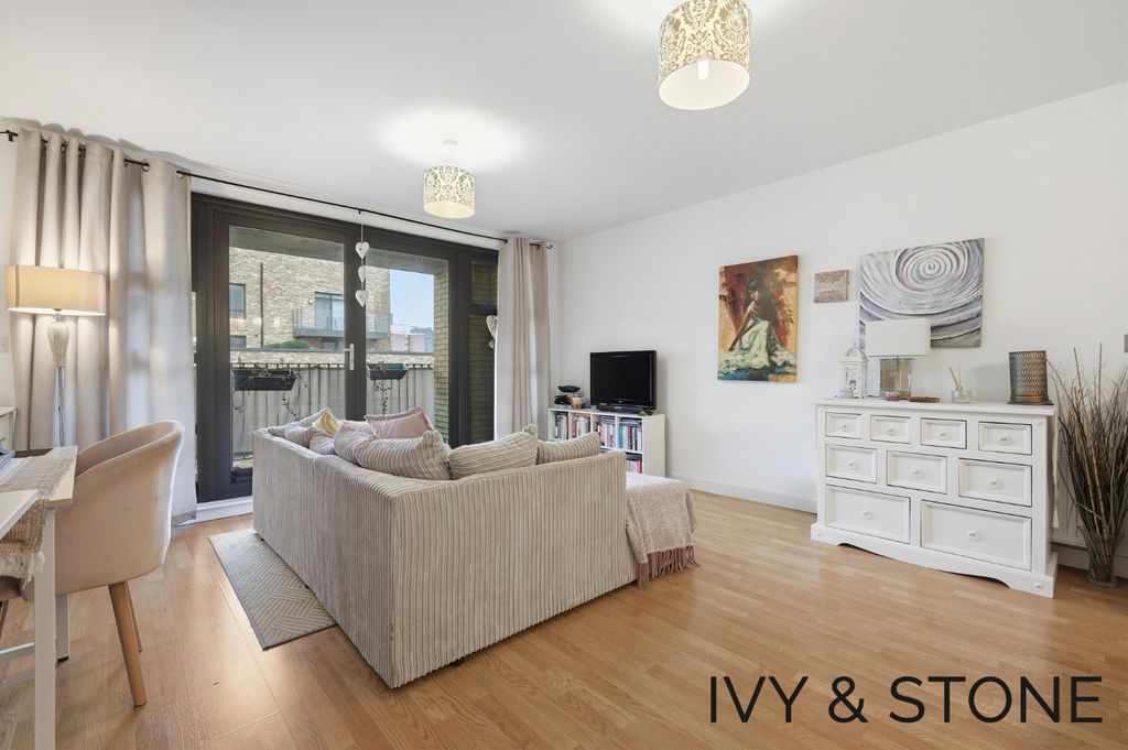 Property photo 3 of 15 4885743