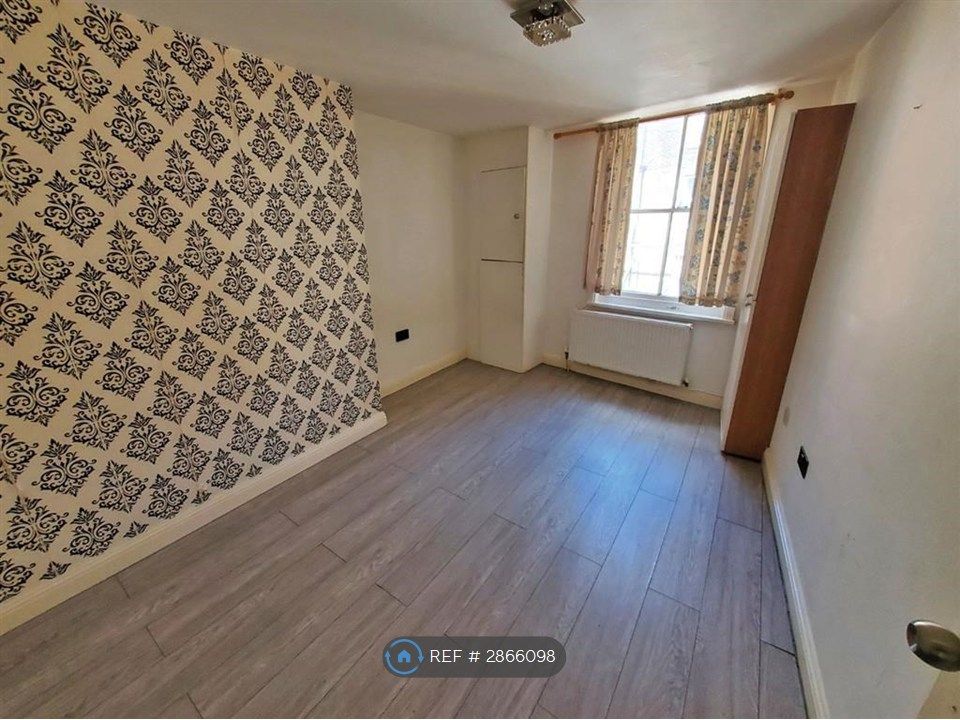 Property photo 3 of 10 Bedroom 1