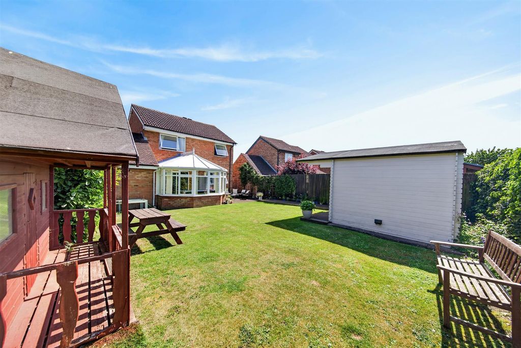 Property photo 2 of 25 26Shakespeareclweb07.Jpg