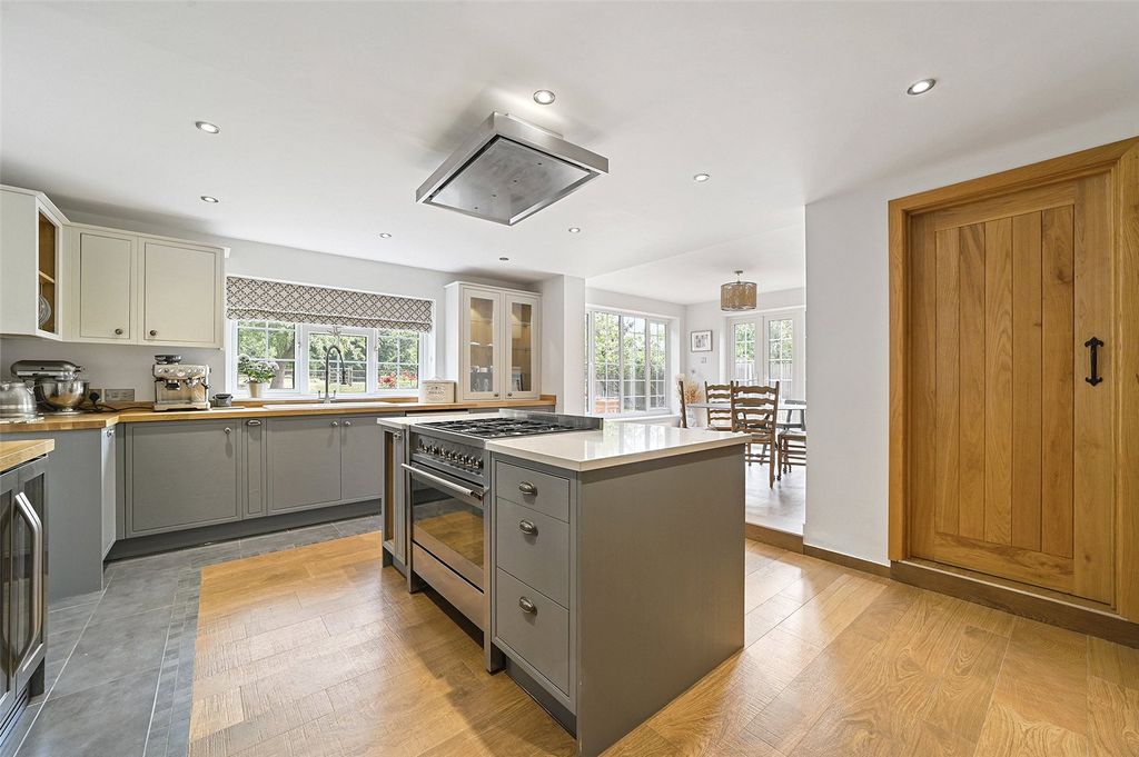 Property photo 2 of 16 Kitchen