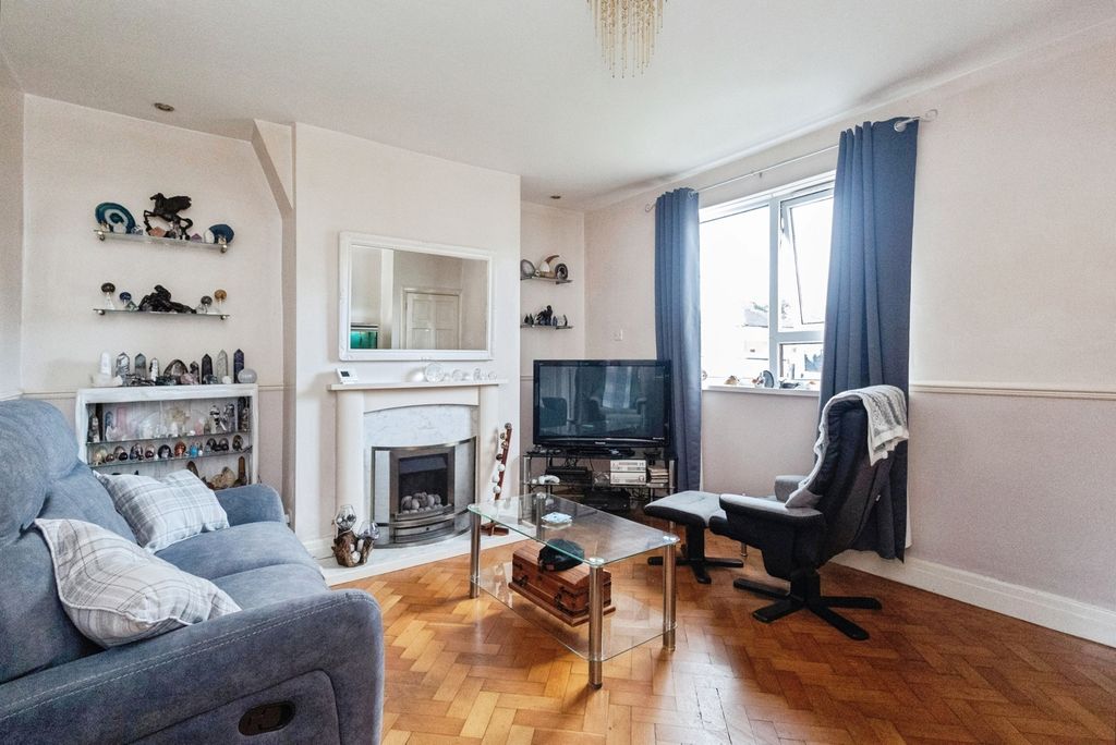 Property photo 3 of 17 Photo