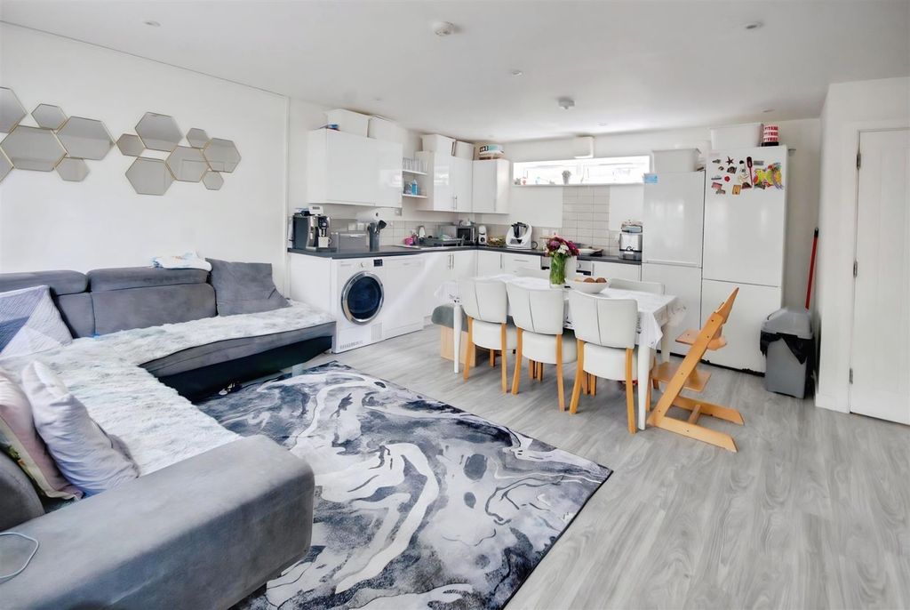 Property photo 3 of 9 c2E19066-Rxmz-1Ql90Any82Ttqux8Q.Jpg