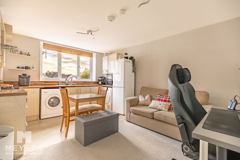 Property photo 2 of 7 Photo 6