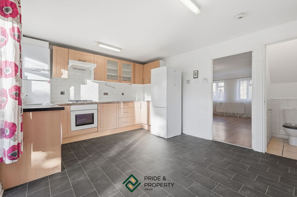 Property photo 3 of 30 Kitchen / Diner