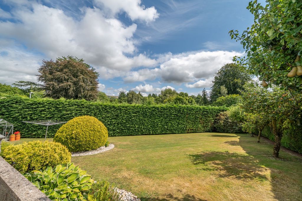 Property photo 3 of 38