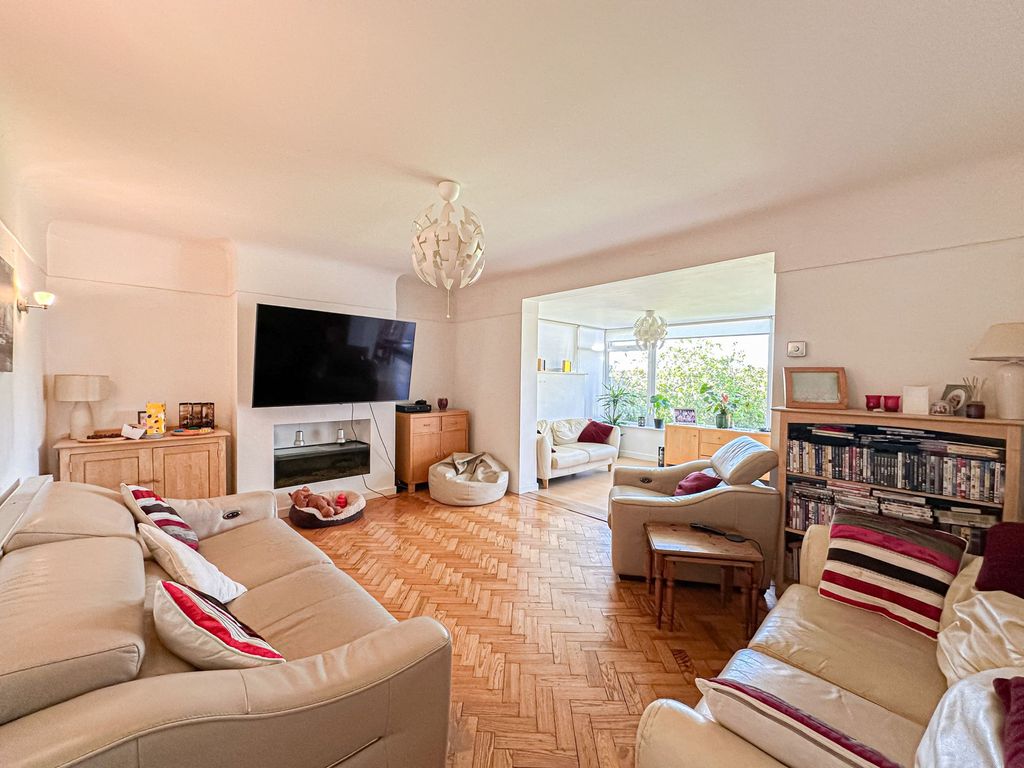 Property photo 3 of 34
