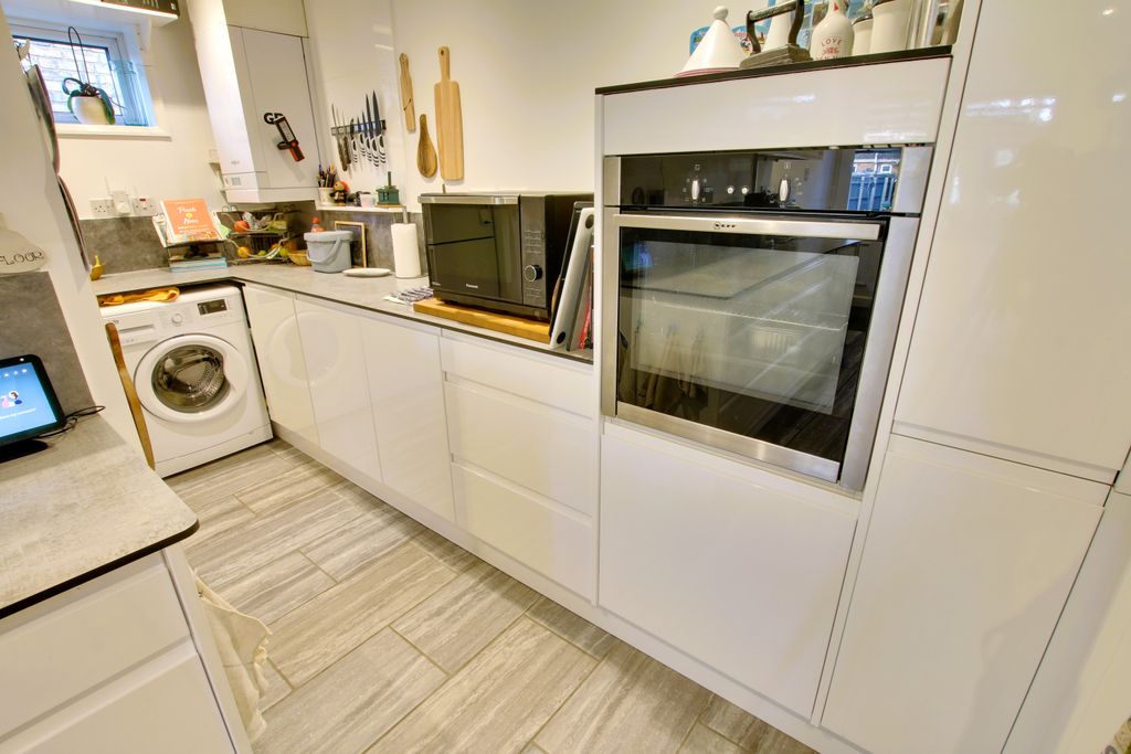 Property photo 2 of 21