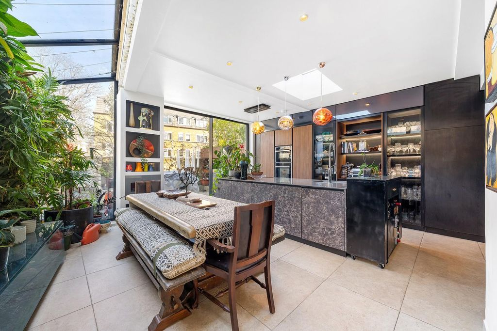 Property photo 1 of 33 Kitchen.Jpg