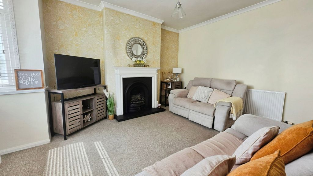 Property photo 2 of 28