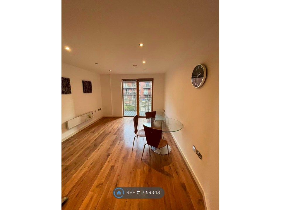 Property photo 1 of 5 Living Room