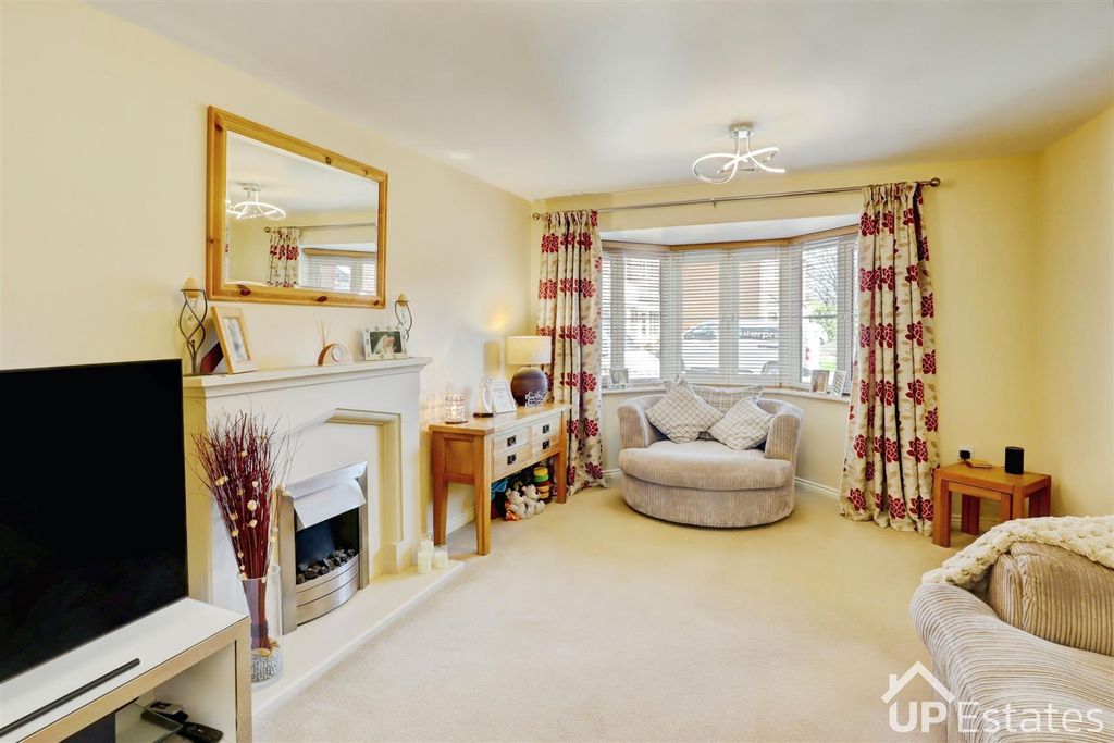 Property photo 3 of 19 Living Room