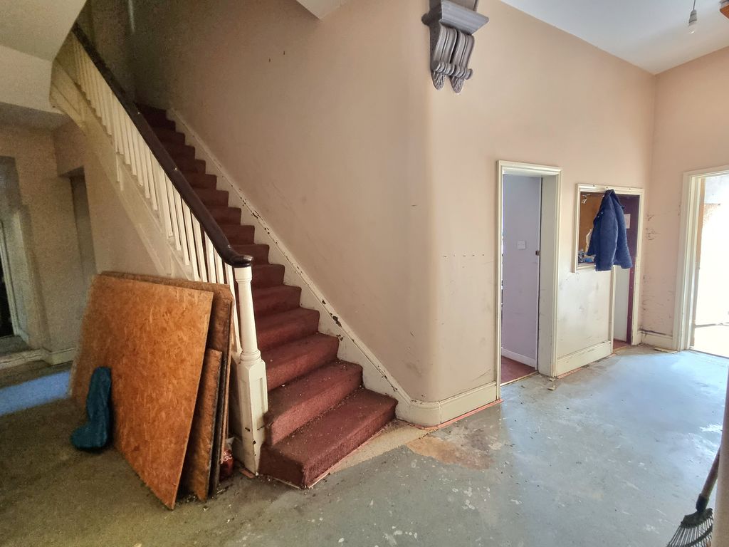 Property photo 3 of 11