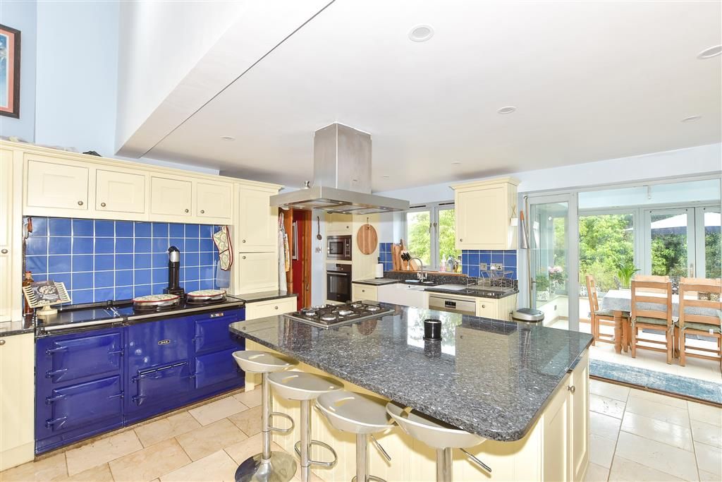 Property photo 3 of 30 Kitchen