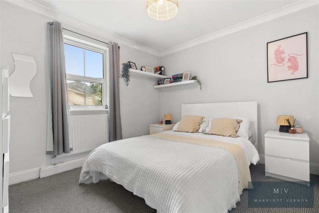 Property photo 3 of 9 Croham Road F1 32 MV-10.Jpg