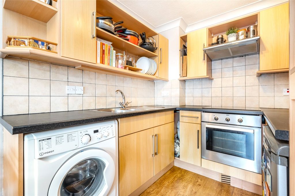 Property photo 3 of 7 Kitchen