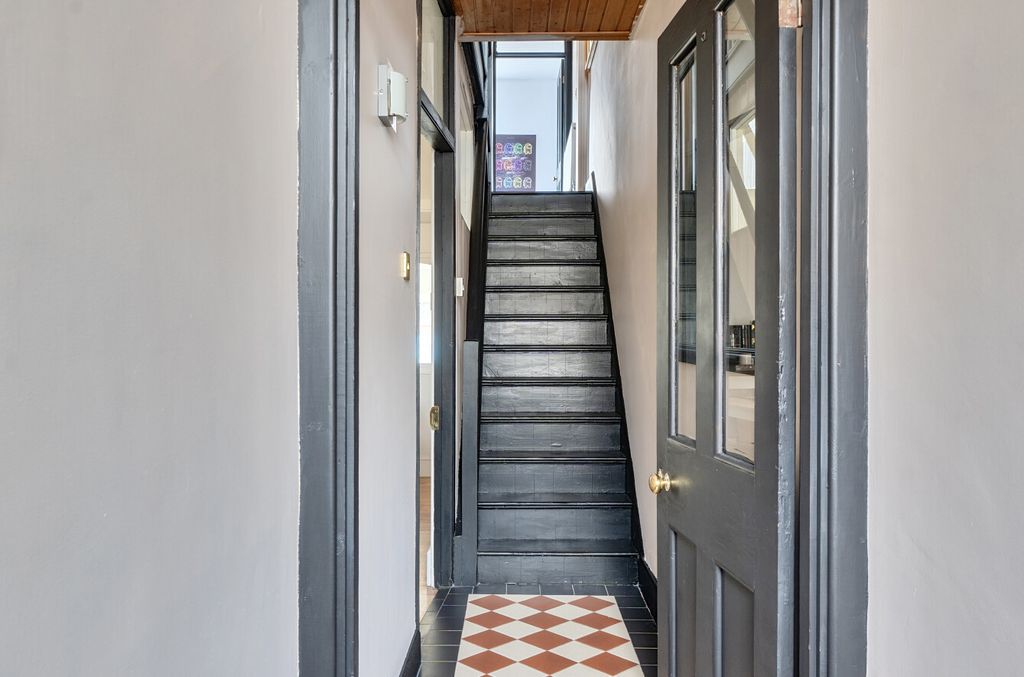 Property photo 3 of 17 Hall