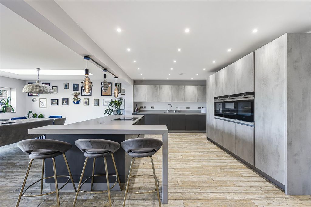 Property photo 2 of 35 13_64632.Jpg