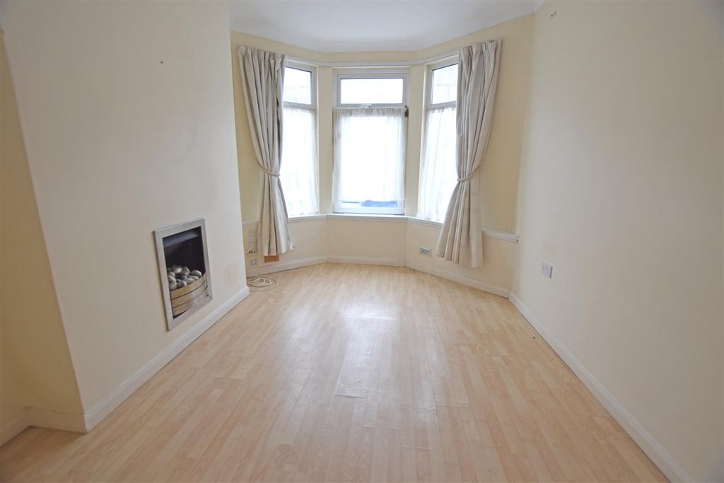 Property photo 2 of 12 Lounge.Jpg