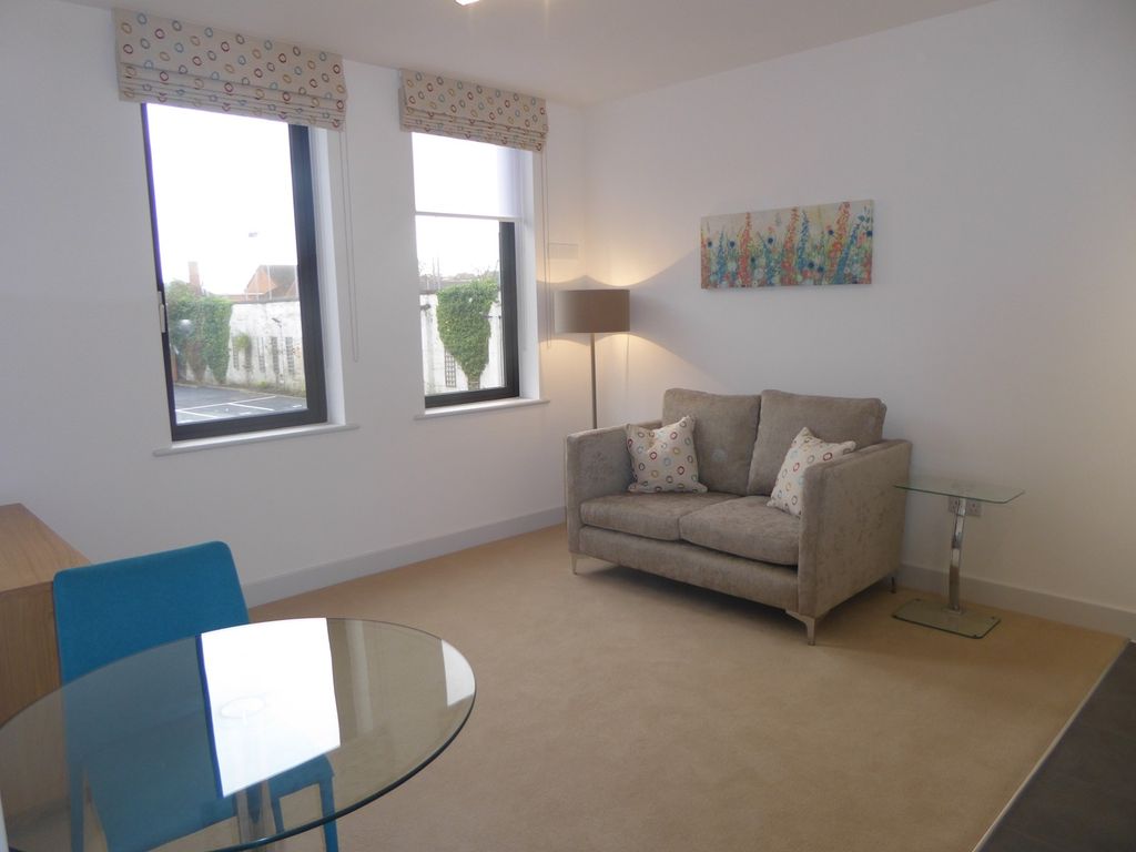 Property photo 2 of 5 Living