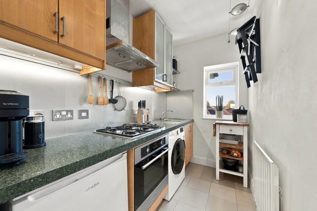 Property photo 3 of 10 Kitchen