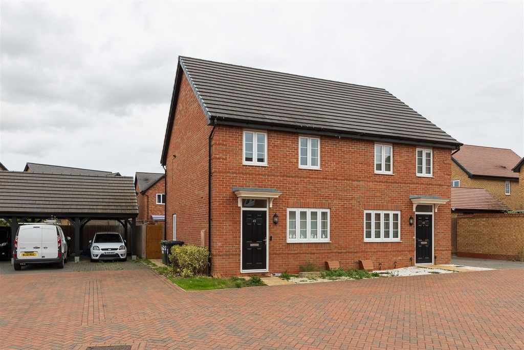 Property photo 1 of 9 Larkinson Ave