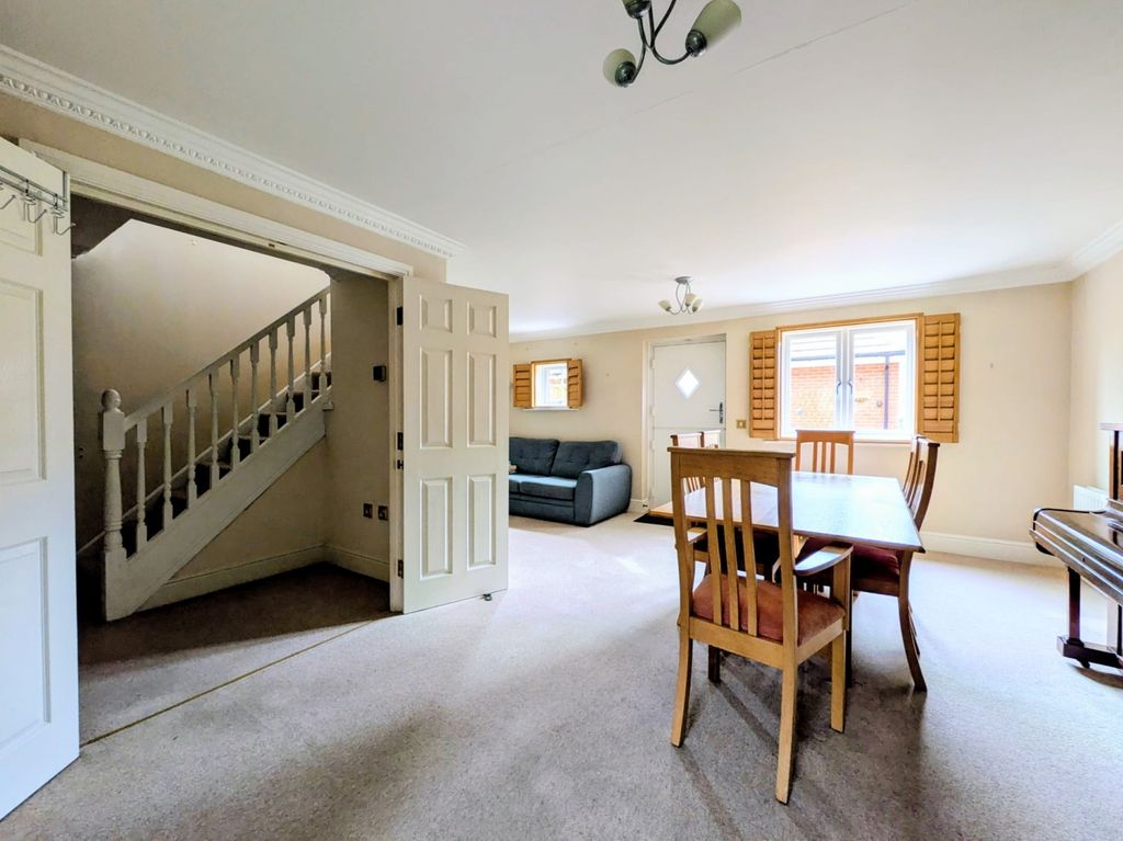 Property photo 2 of 13 Cebfd357-E33E-486F-ba16-Fe13722F1670