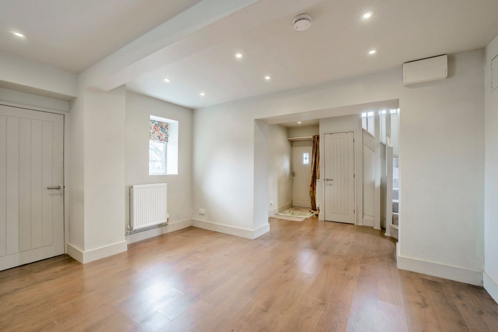 Property photo 3 of 16 Picture No. 12