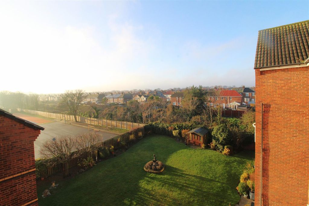 Property photo 2 of 9 External